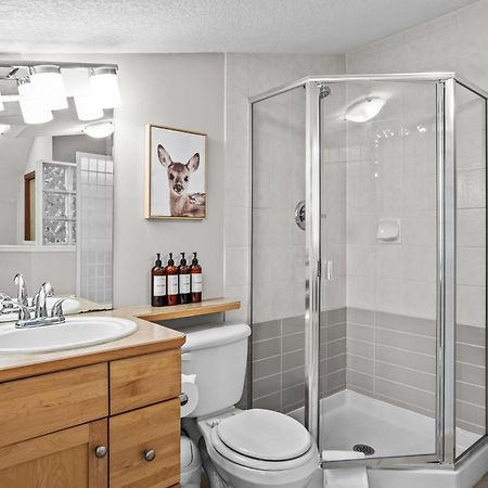 Charming 1 Bdrm Plus Loft With Views Managed By Little Sister Getaways Canmore Buitenkant foto