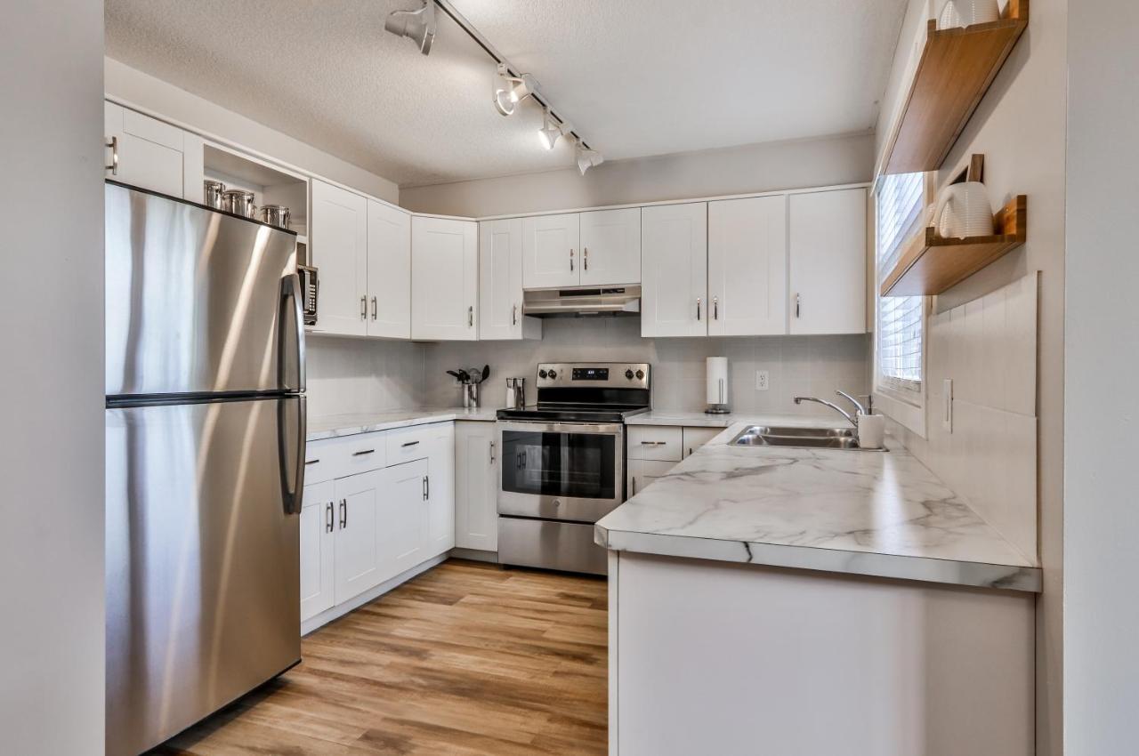 Charming 1 Bdrm Plus Loft With Views Managed By Little Sister Getaways Canmore Buitenkant foto