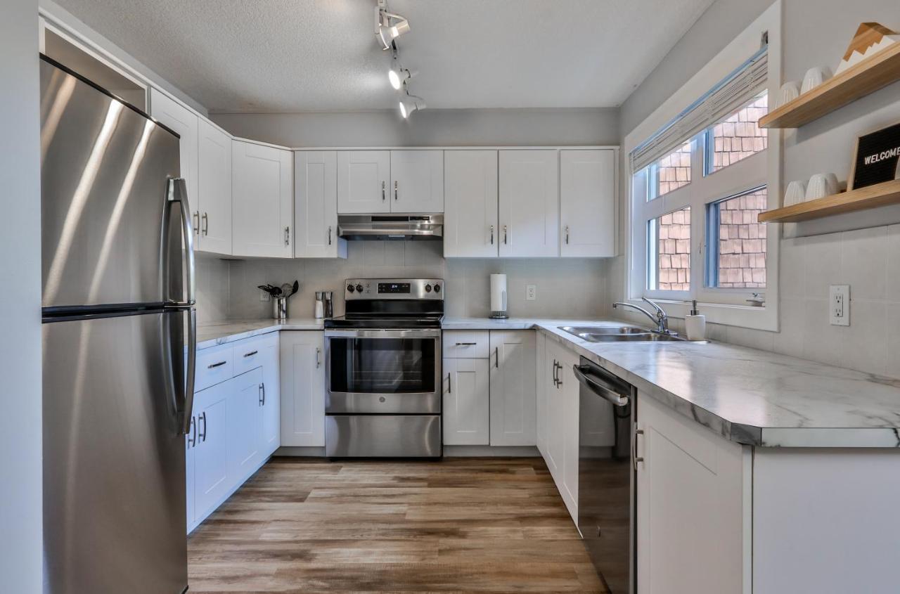 Charming 1 Bdrm Plus Loft With Views Managed By Little Sister Getaways Canmore Buitenkant foto
