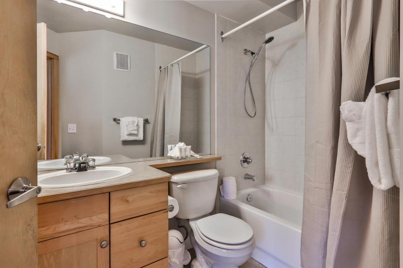 Charming 1 Bdrm Plus Loft With Views Managed By Little Sister Getaways Canmore Buitenkant foto