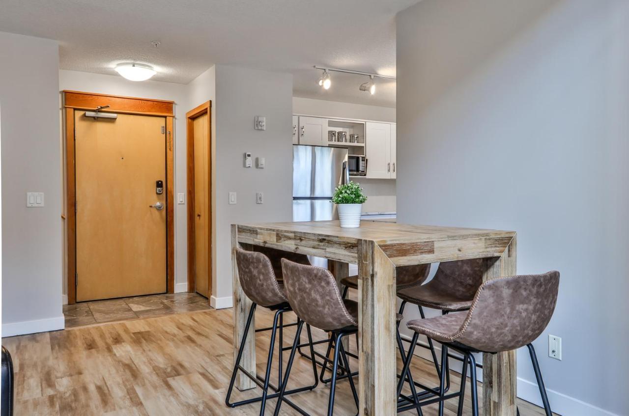 Charming 1 Bdrm Plus Loft With Views Managed By Little Sister Getaways Canmore Buitenkant foto
