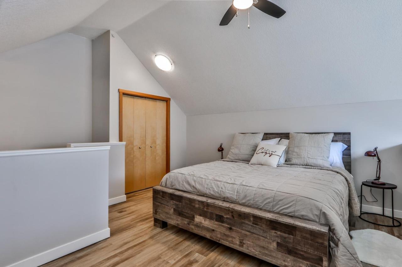 Charming 1 Bdrm Plus Loft With Views Managed By Little Sister Getaways Canmore Buitenkant foto