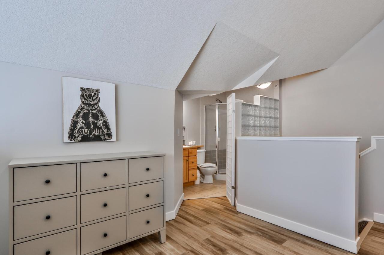 Charming 1 Bdrm Plus Loft With Views Managed By Little Sister Getaways Canmore Buitenkant foto