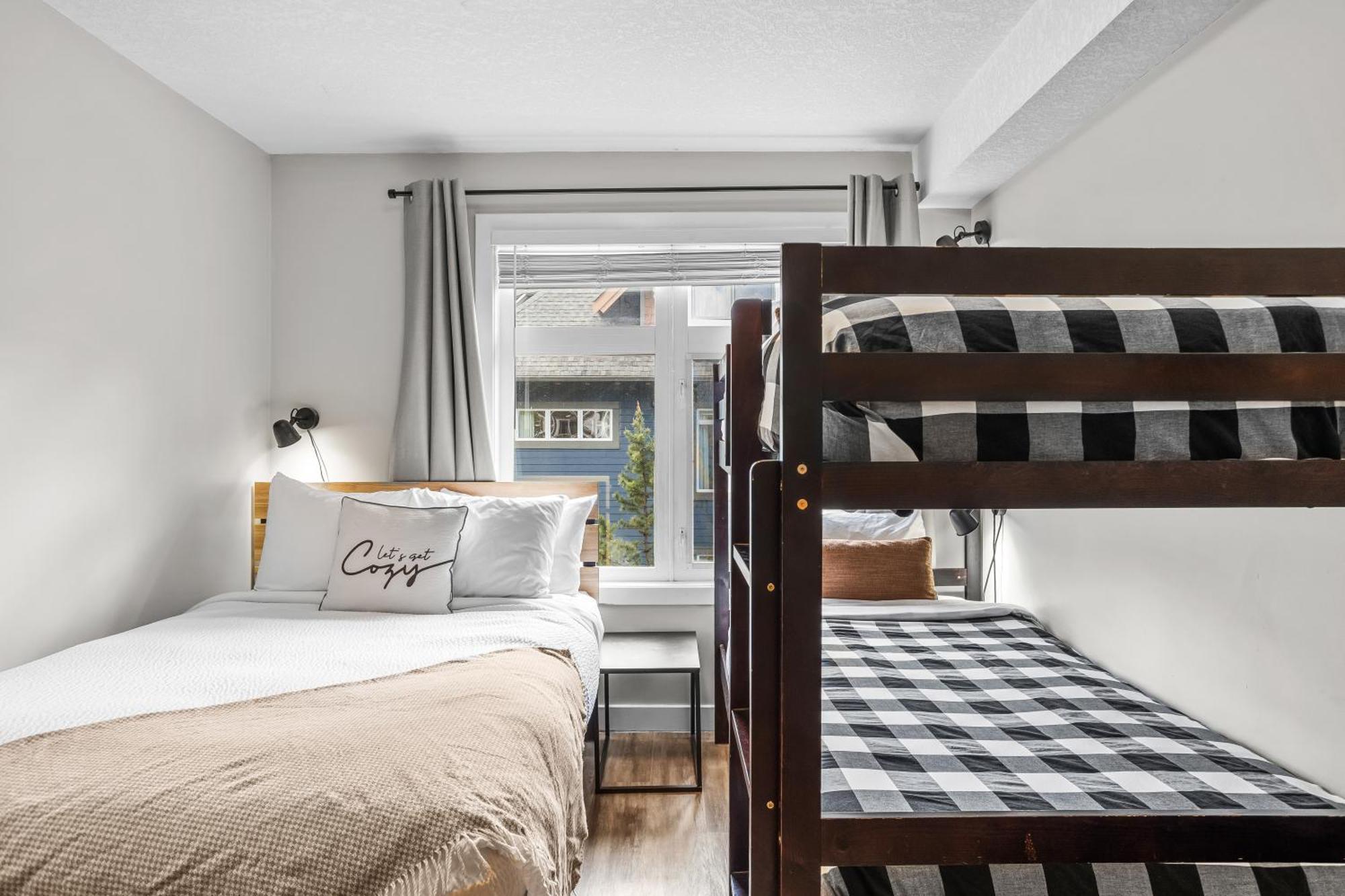 Charming 1 Bdrm Plus Loft With Views Managed By Little Sister Getaways Canmore Buitenkant foto