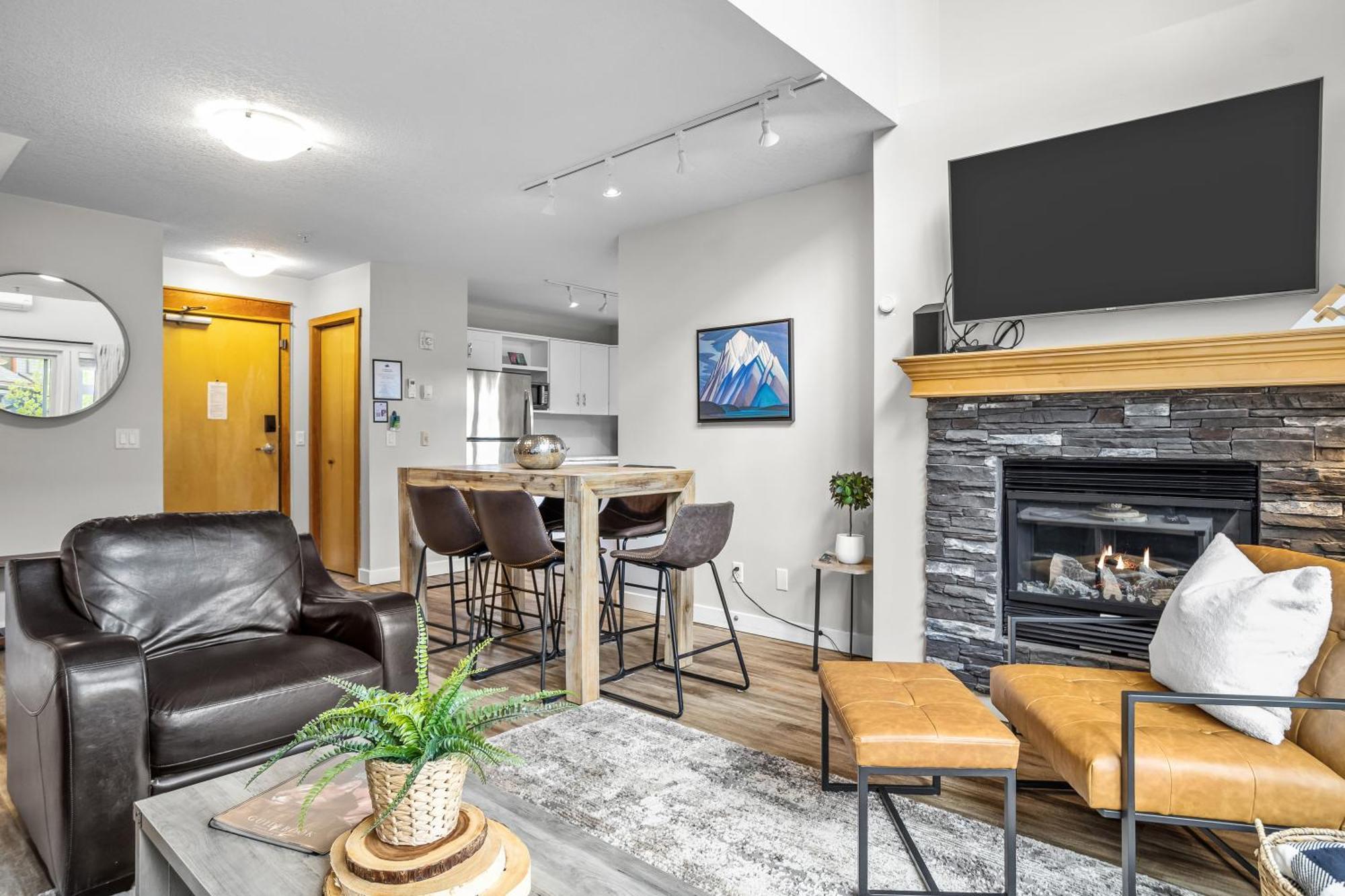 Charming 1 Bdrm Plus Loft With Views Managed By Little Sister Getaways Canmore Buitenkant foto