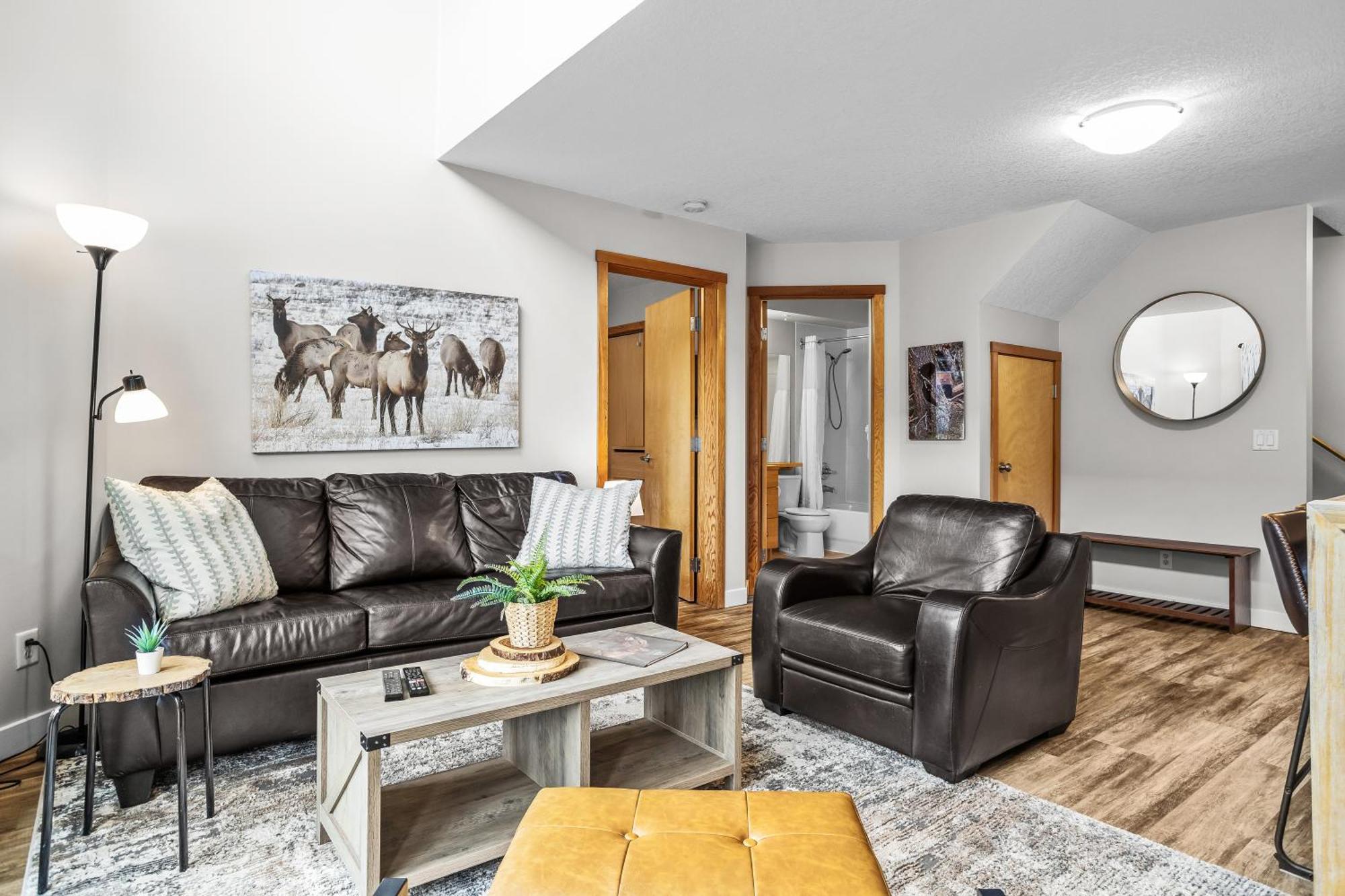 Charming 1 Bdrm Plus Loft With Views Managed By Little Sister Getaways Canmore Buitenkant foto