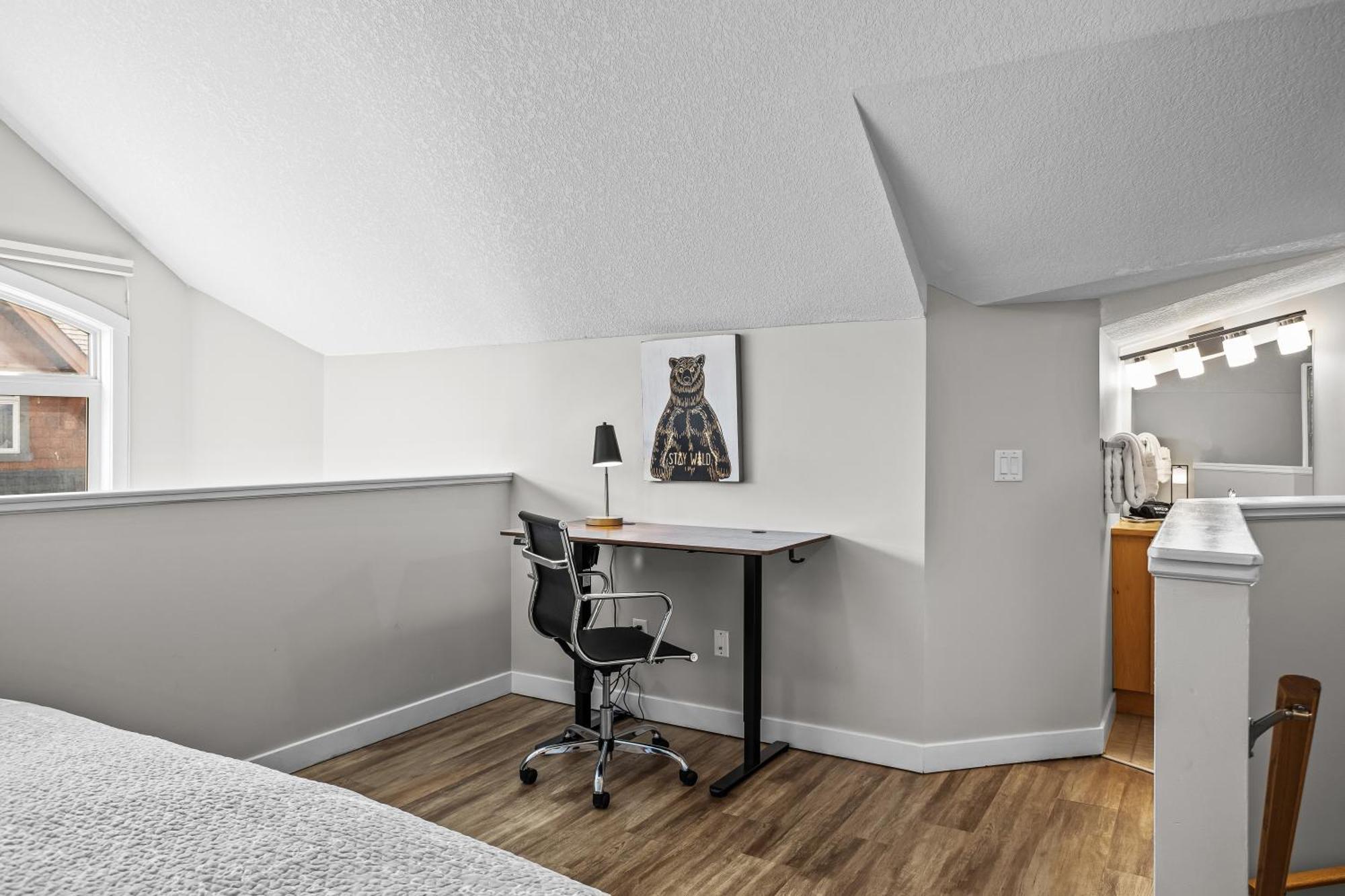Charming 1 Bdrm Plus Loft With Views Managed By Little Sister Getaways Canmore Buitenkant foto