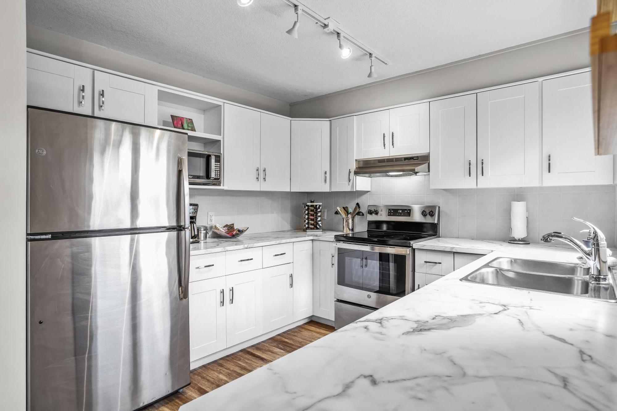 Charming 1 Bdrm Plus Loft With Views Managed By Little Sister Getaways Canmore Buitenkant foto
