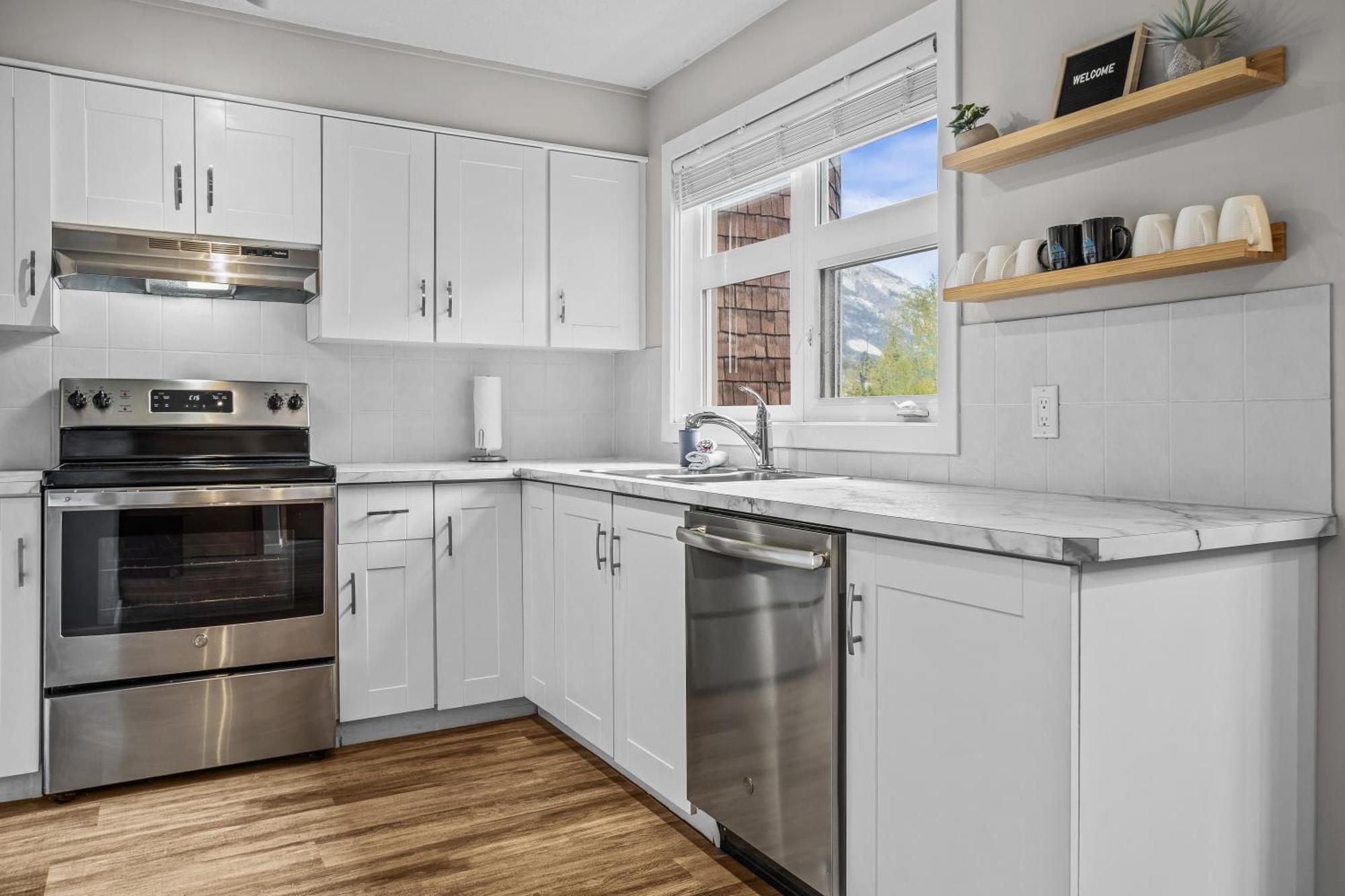 Charming 1 Bdrm Plus Loft With Views Managed By Little Sister Getaways Canmore Buitenkant foto